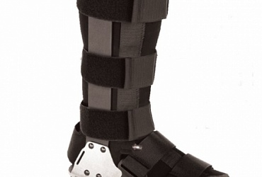 Закрытый оскольчатый замедленно консолидирующийся перелом костей голени.